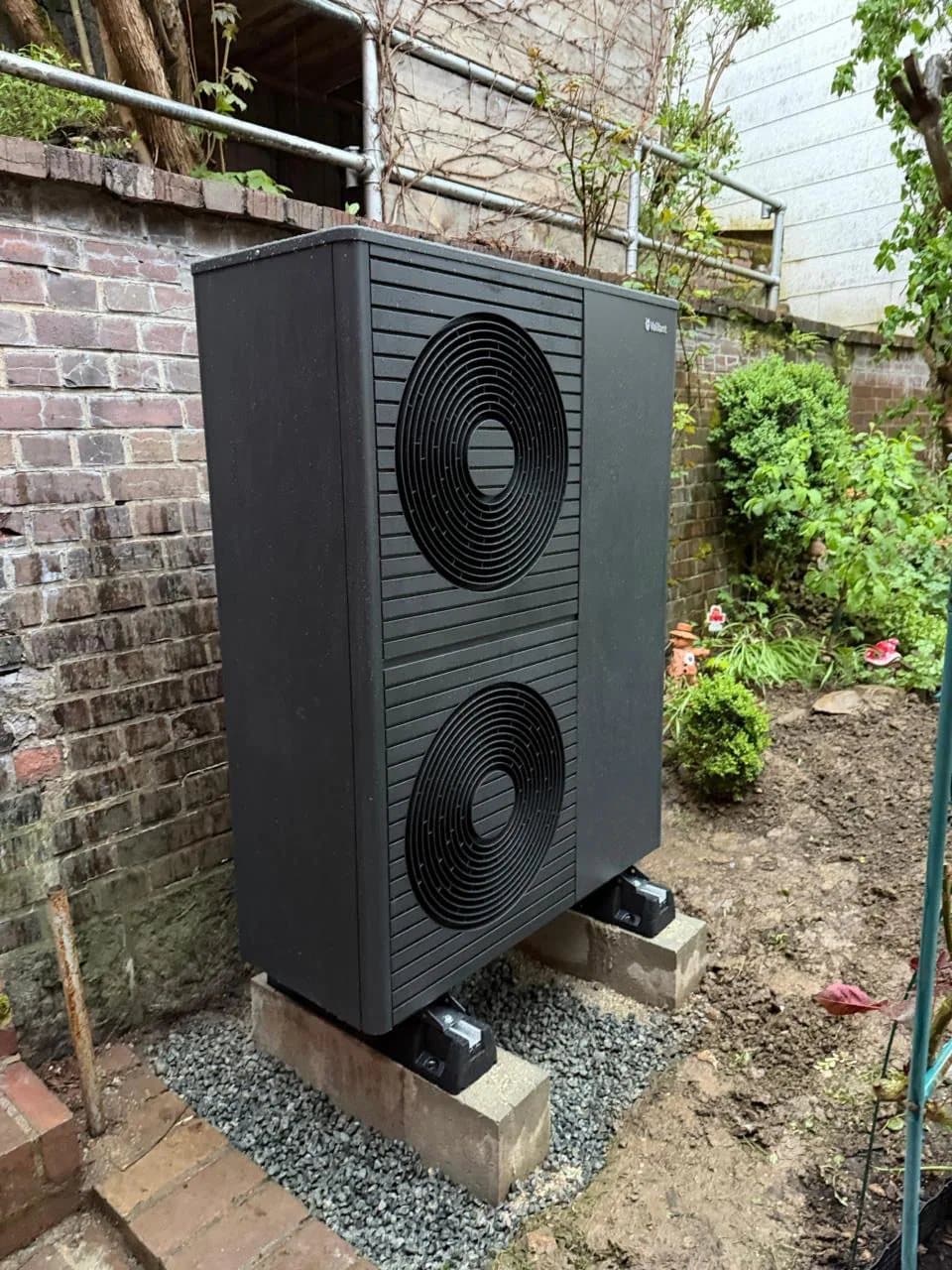 Fünf-Sterne-Bewertung für die Installation einer Wärmepumpe.